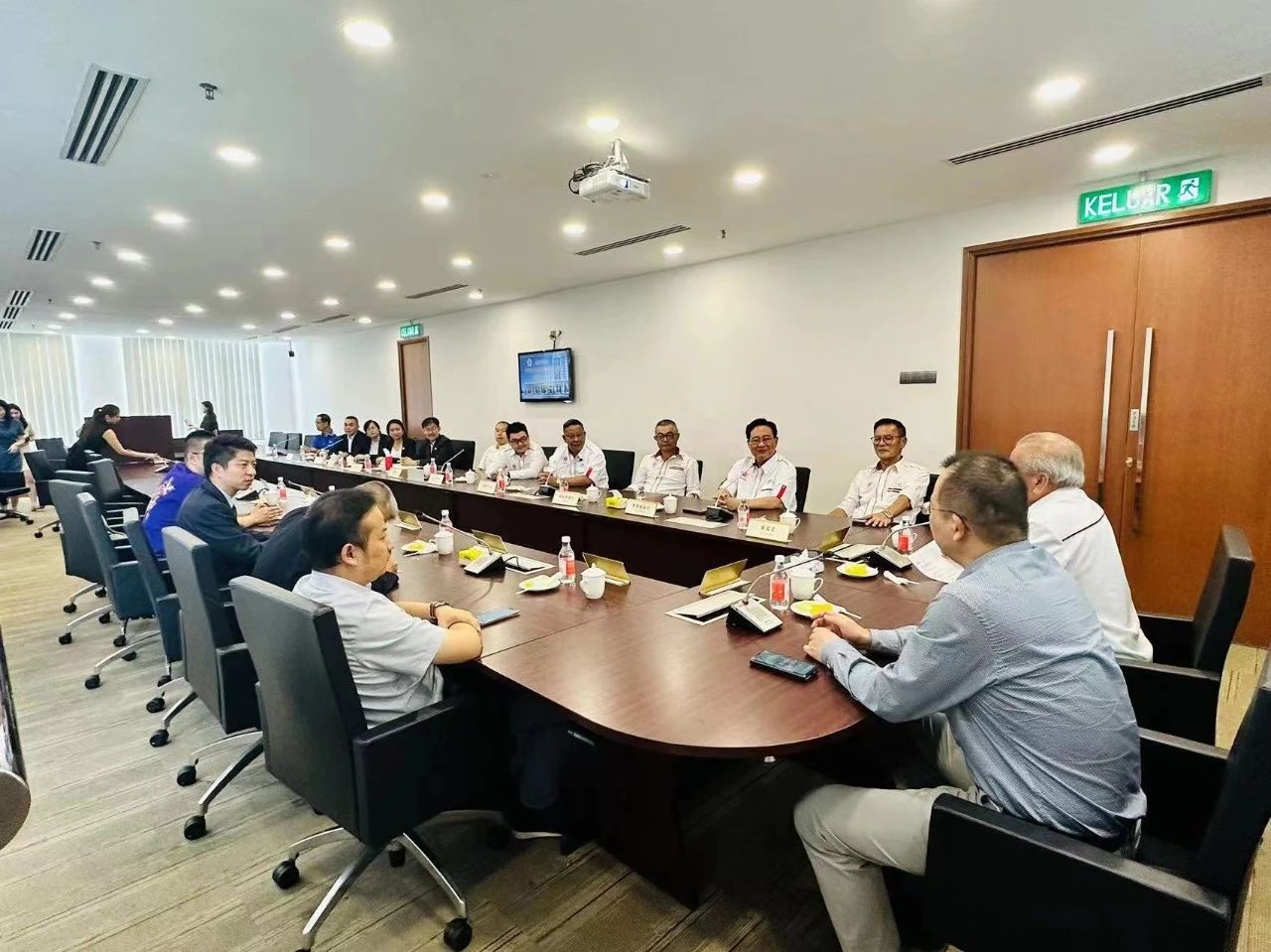 1688724257684057615.jpg 1688724257684057615.jpg